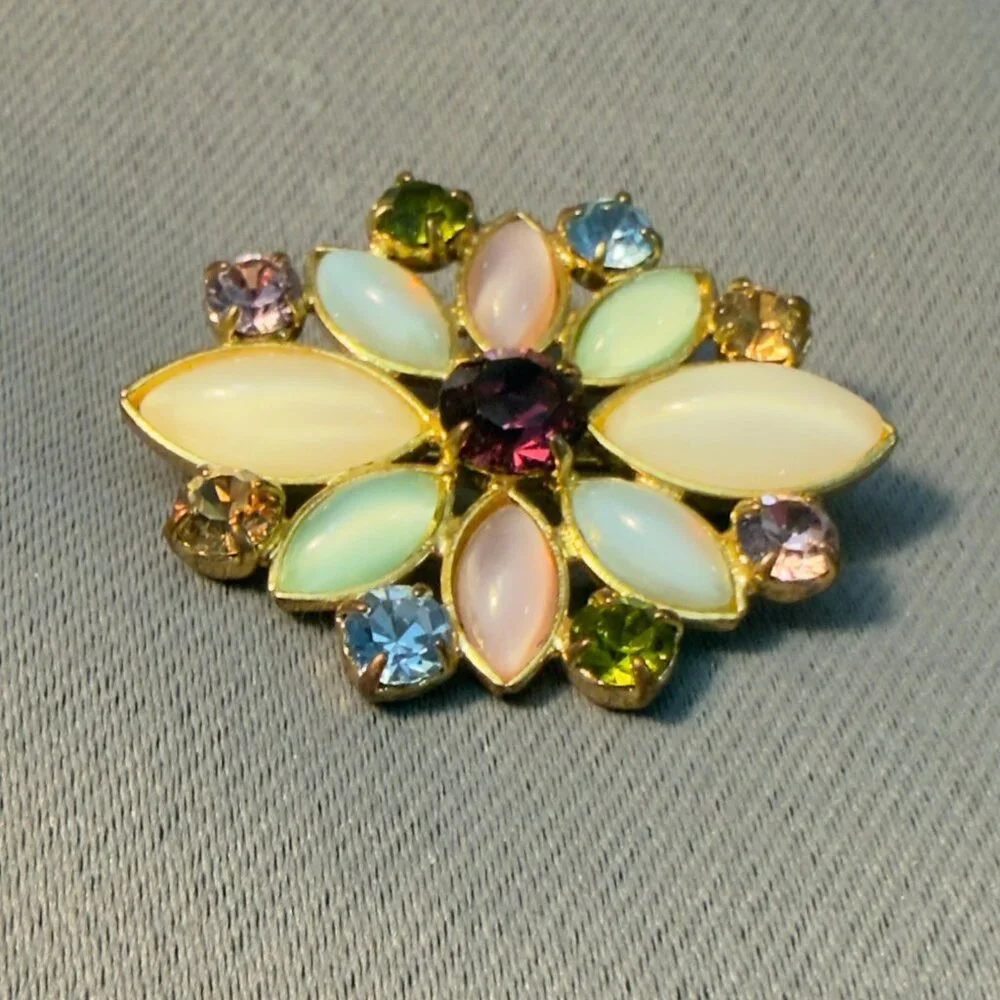 Flower Brooch Opaline Glass Rhinestone Floral Pin Gold Tone 1.5”